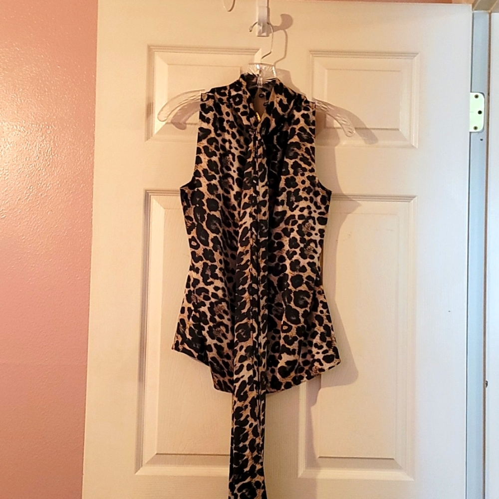 Vince Camuto Leopard Print Top sz S